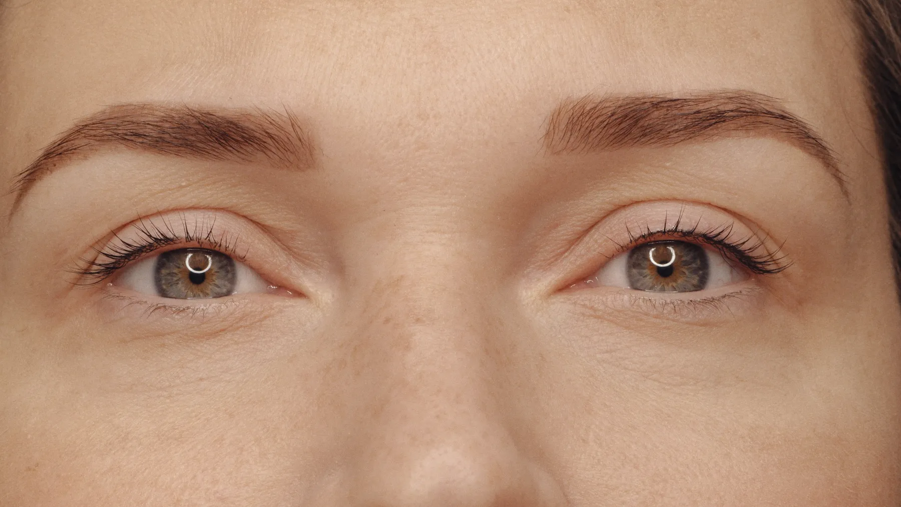 Pflege nach dem Wimpernlifting Braunschweig_ Föhnen und Reinigen für das finale Ergebnis von Sense of Beauty