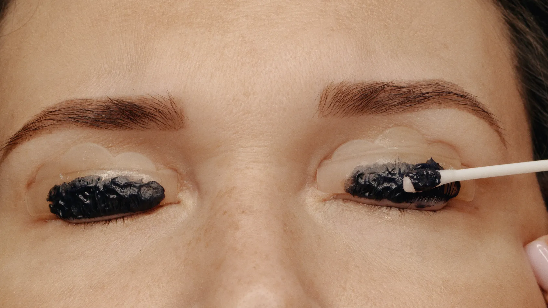 Wimpern färben in Braunschweig als optionaler Schritt für intensivere Ergebnisse von Sense of Beauty
